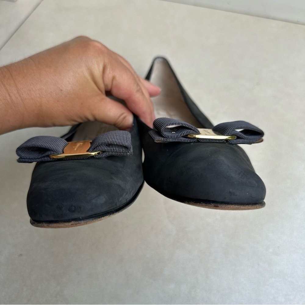 Vintage Salvatore Ferragamo Women’s Black Suede Bow Kitty Heel Pumps 11 - Picture 5 of 8